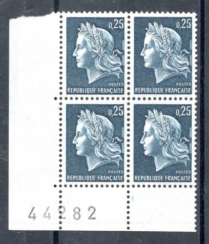Photo contractuelle timbre - contractuelle,