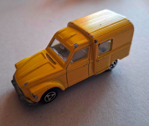 Voiture miniature ancienne - voiture,