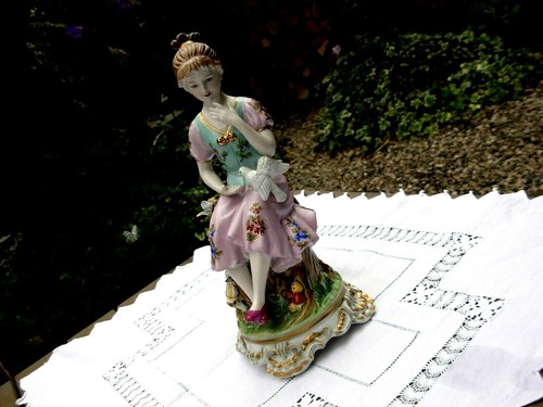 Figurine porcelaine ancienne - figurine,