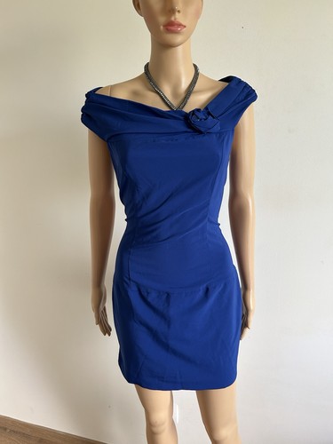 Robe bleue sans manches