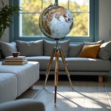 Grand globe mondial au sol sur