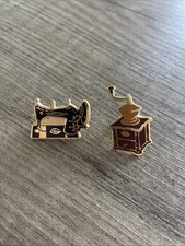 Pin’s Peugeot Moulin Et Machine À Coudre