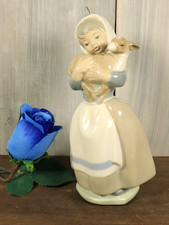 Figurine Statuette en Porcelaine de Lladro Nao Espagne Fille avec Agneau 1977