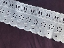 BRODERIE ANGLAISE APPRETEE PASSE RUBAN 250cm x 8,5 cm Haut- VINTAGE Annees 80/90