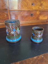 2 anciens pots à pinceaux asiatiques , en métal et émaux cloisonnés.