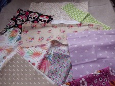 lot de petits coupons de tissu  ( chutes )   multicolores       X    11   pièces