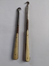 2 CROCHETS A BOTTINE TIRE