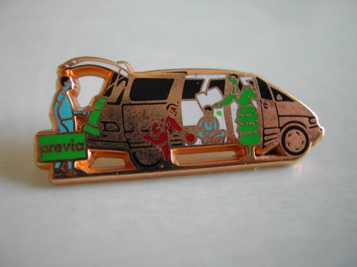 Pin automobile toyota previa - pin's,