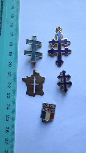 Lot petits insignes - lot,
