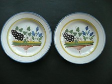Lot de 2 ASSIETTES en Faïence