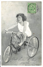 CAR-ABTP11-0826-SPORT - CYCLISME - Fillette sur un tricycle