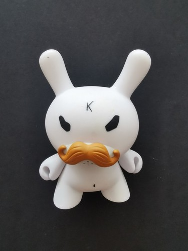 Figurine mustache dunny - "mustache,