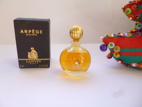 Superbe rare miniature - &,