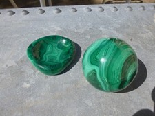 BOULE ET SUPPORT EN MALACHITE POLIE PIERRE NATURELLE SPHERE DE 622 GRS  Ø 6.8 CM