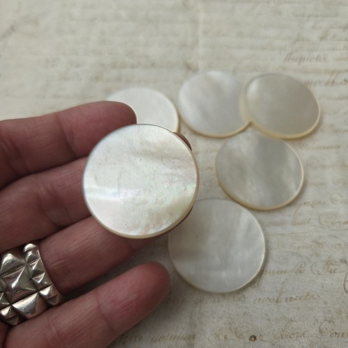 Lot jetons anciens nacre - 6,