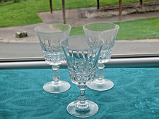 3 verres a vin rouge cristal