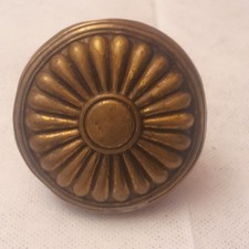Ancien gros bouton de porte / poignée en bronze ou laiton, Carré De 6 mm