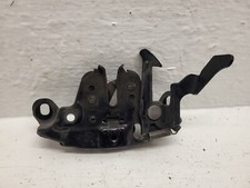 Système attache capot moteur