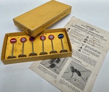 Boite de 6 panneaux de signalisation Ville - Dinky Toys France 40, 1952/59 - TBE