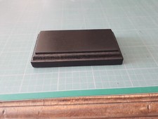 socle en bois noir satiné