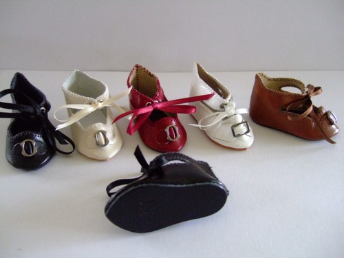 Chaussures poupee ancienne - chaussures,