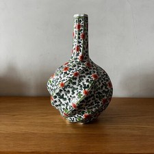 Grand vase ancien en porcelaine chine décor de fleurs  , signature à déchiffrer