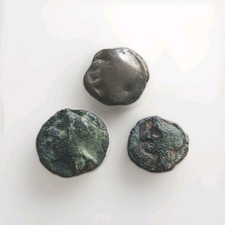 Lot 3 Potins TURONS (Région de Touraine) “à la tête diabolique” Gauloise