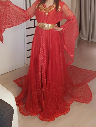 Caftan femme rouge détails