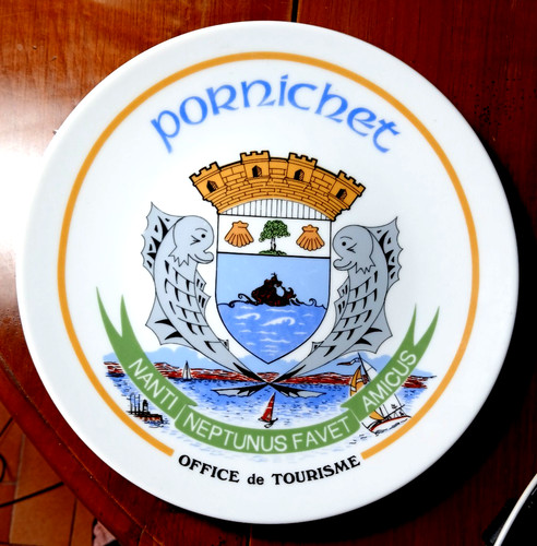 Assiette décorée blason - assiette,