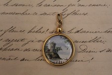 bijou pendentif médaillon décor miniature peint main plaqué OR ancien vintage
