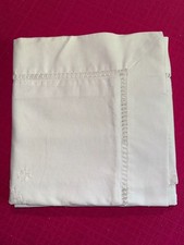 Taie d'oreiller ancienne en coton brodé 73 cm x  76 cm T152