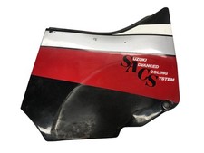 Cache carenage sous selle droit SUZUKI GSXR 750 1985-1987