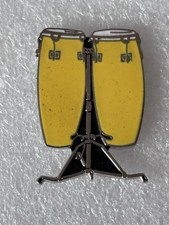 Pin’s Paire De Congas musique Reggae Percussion Signé Dunlop