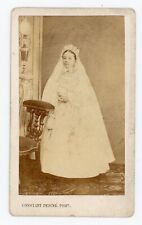 PHOTO CDV, une communiante en robe communion par Peigné à Nantes