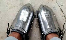 Paire de chaussures d'armure