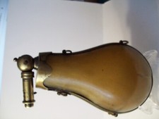 chasse poire a poudre noire vide en corne de bovin formé collection