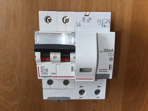 Disjoncteur 406015 - disjoncteur,