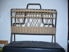 Porte revue vintage osier et fer dans le gout de Matego Adnet 