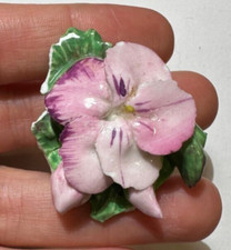 Vintage Crown Staffordshire Peint OS Chine Rose Violet Fleur Vert Broche