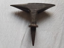Ancienne enclume de forge outil métier ancien forgeron bigorne forgé artisan 