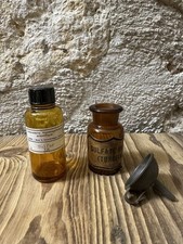 Lot de 2 anciens flacons pharmaceutiques en verre ambré + entonnoir Zinc