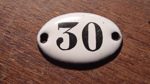 Ancienne petite plaque