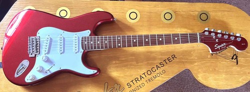 Squier strat fender - by,