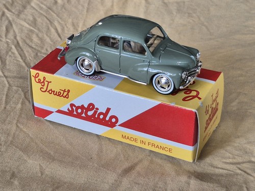 Voiture miniature renault 4cv - voiture,