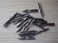 lot 20 plumes vintage BLANZY