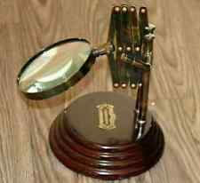 Loupe de table en laiton sur