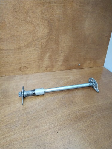 Axe roue arrière avec - axe, de