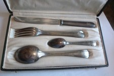 coffret  4 couverts Christofle métal argenté communion / baptême