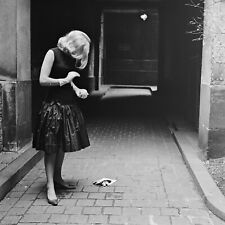 Tirage photo sur papier  argentique PARIS FEMME 1960 format 40x40cm