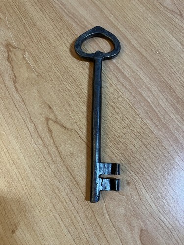 Grande clé porte ancienne - grande,